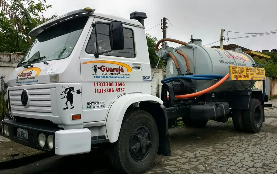 Foto de serviço de dedetização e desentupimento no Guarujá