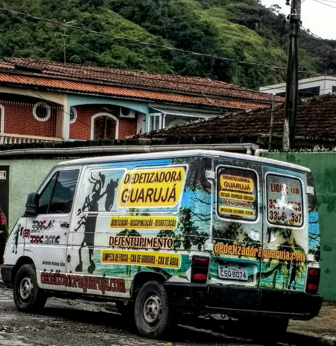 Foto de serviço de dedetização e desentupimento no Guarujá
